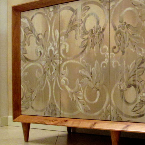 Mobile con decorazione a damasco moderno